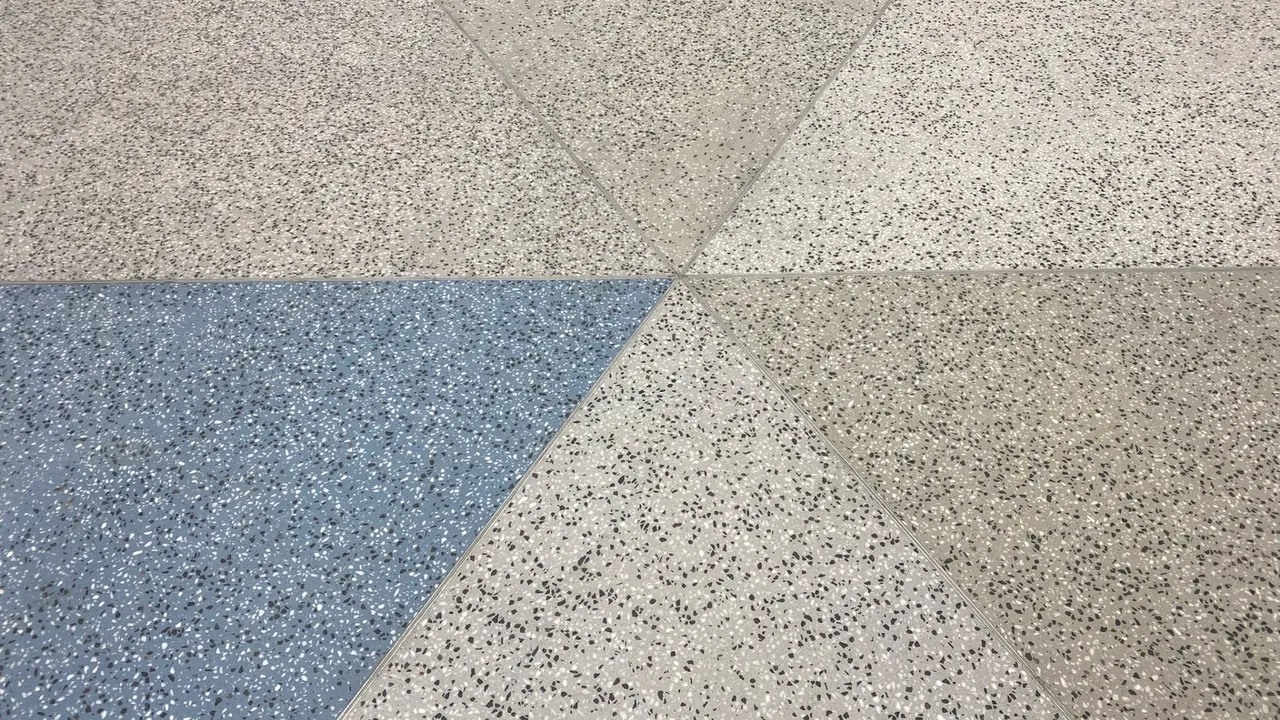 Across 8,000 m² of stairways and walkways, high-quality MC coating systems ensure long-term durability and easy maintenance.
