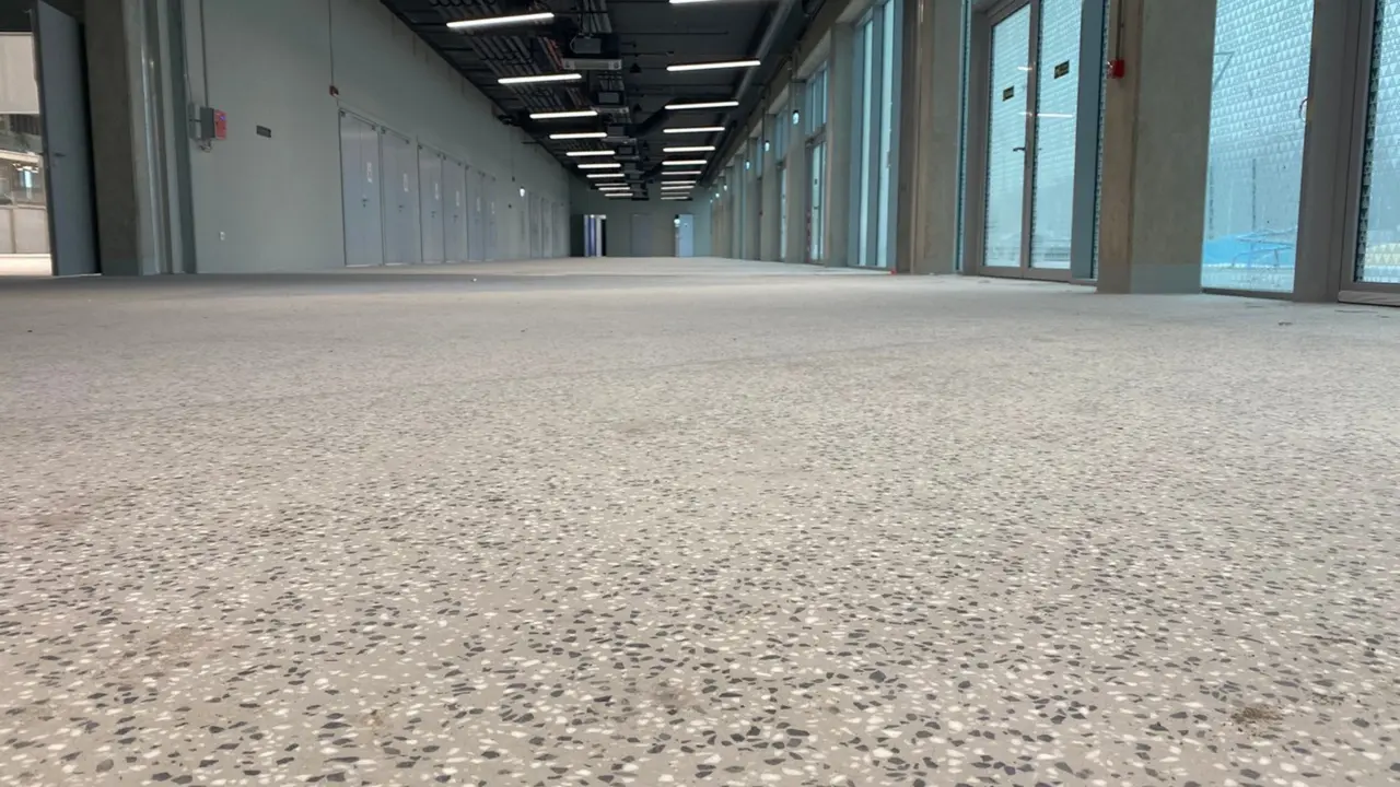 The decorative seamless terrazzo floor was based on the durable epoxy resin MC-DUR 1322