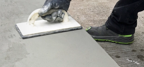 The range of application of the new fine filler of MC-Bauchemie Emcefix floor is broad. It is suitable for both small blemishes and major patching repairs on screed and concrete floors in as well as for the repair of steps, stairs, landings and plinths.  <br>&copy; MC-Bauchemie 2026