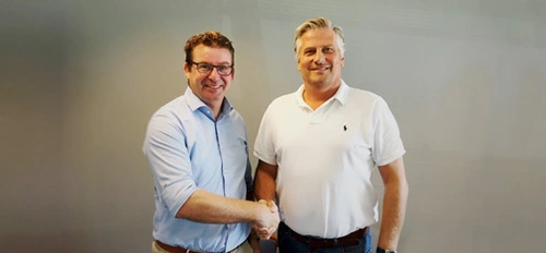 Handshake between the two managing directors of the newly founded company MC-Bauchemie Danmark ApS: Walter Devue (left) and Klaus Lebæk (right). <br>&copy; MC-Bauchemie 2026